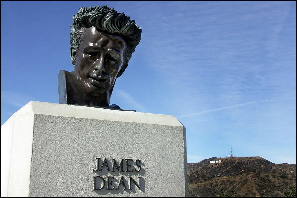 james dean statue at griffith observatory